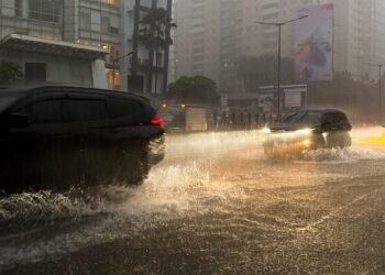 Banjir Genangi depan Citywalk Sudirman