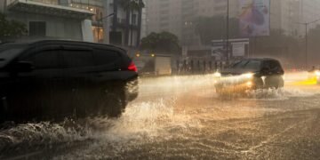 Banjir Genangi depan Citywalk Sudirman 36 Banjir Genangi depan Citywalk Sudirman