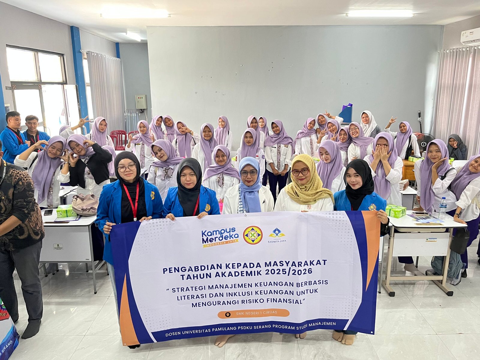 Siswa SMKN 1 Ciruas Tingkatkan Literasi dan Inklusi Keuangan 48 IMG 5098.HEIC scaled