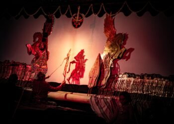 Pergelaran wayang kulit dalam rangka Minggu Legen/Wiyosanipun