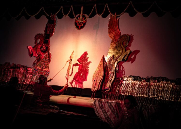 Pergelaran Wayang Kulit dalam Rangka Minggu Legen / Wiyosanipun 46 Pergelaran wayang kulit dalam rangka Minggu Legen/Wiyosanipun