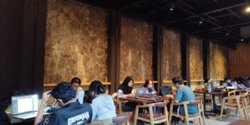 Kafe yang Dipenuhi Mahasiswa 11zon