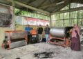 Dokumentasi bersama ketua HKTI Kabupaten Siak dan mahasiswa yang terlibat dalam kegiatan pengabdian Skema Pemberdayaan Berbasis Masyarakat Kememdikti Saintek tahun 2025