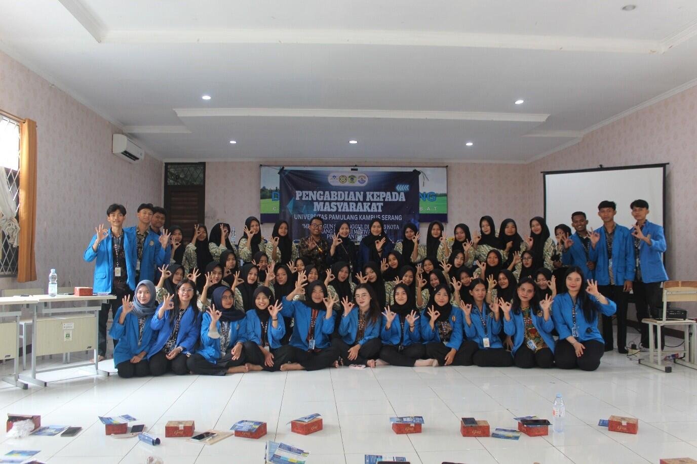 Peningkatan Literasi Keuangan Melalui Penerapan Pencatatan Keuangan Digital Berbasis Microsoft Excel Pada Siswa Wirausaha SMKN 3 Kota Serang 49 Sumber: Foto Kegiatan PKM SMKN 3 Kota Serang 2025