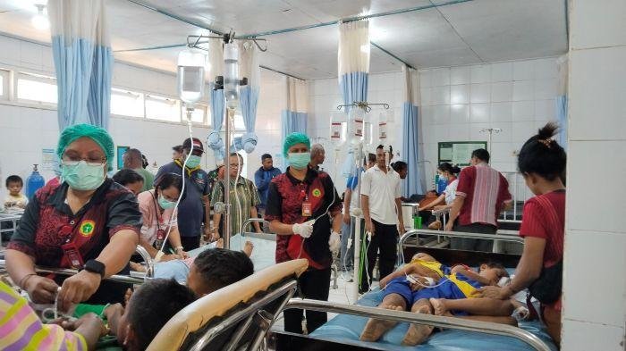 SISWA KERACUNAN MBG Suasana IGD RSUD SOE