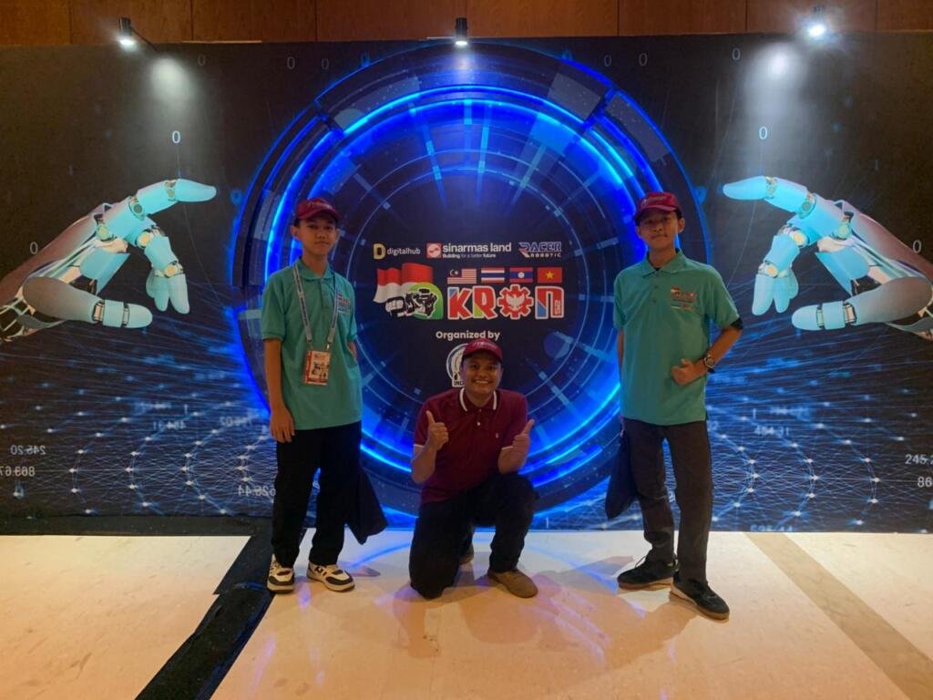 Tim Robotik SMPI Primago Depok Raih Juara 3 di Kontes Robot Nusantara 2025 — Debut Perdana yang Langsung Torehkan Prestasi Nasional 47 SMPI Primago Kontes Robotik Nusantara