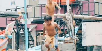 Aktivitas Anak Anak Muara Angke Di Pagi Hari