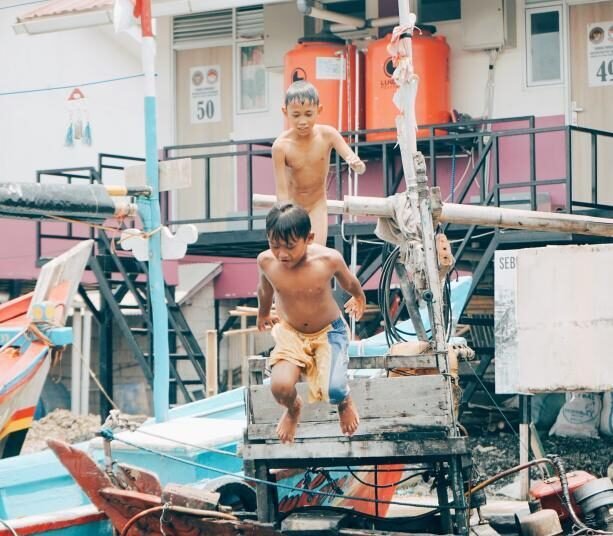 Aktivitas Anak Anak Muara Angke Di Pagi Hari