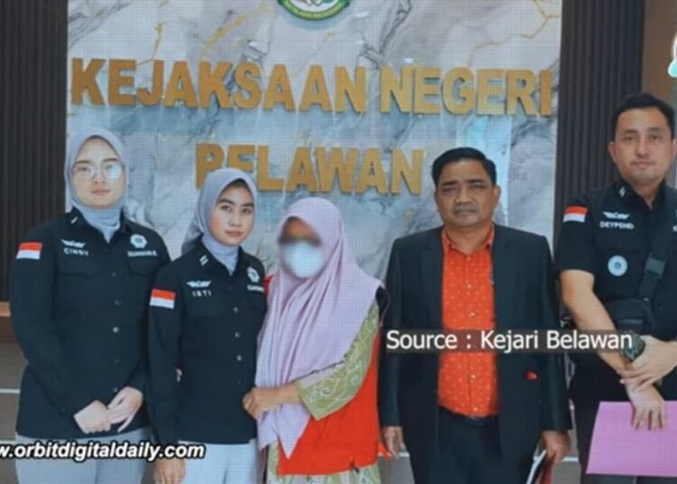 KEJARI BELAWAN TAHAN DUA KEPSEK DI MEDAN TERKAIT DUGAAN KORUPSI DANA BOS