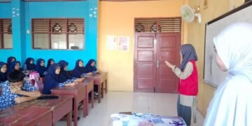 Program Kerja Sosialisasi Pemanfaatan Fasilitas Digital untuk Guru dan Anak Sekolah di Kelurahan Parangloe