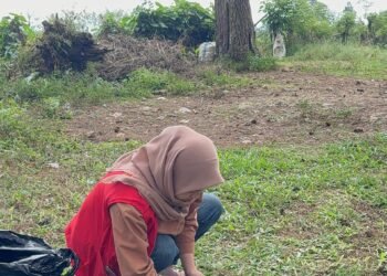 Mahasiswa KKN 114 Gelar Aksi Lingkungan: Pembuatan Lubang Biopori sebagai Upaya Mitigasi Perubahan Iklim di Desa Loka 46 WhatsApp Image 2025 08 07 at 22.56.46 1