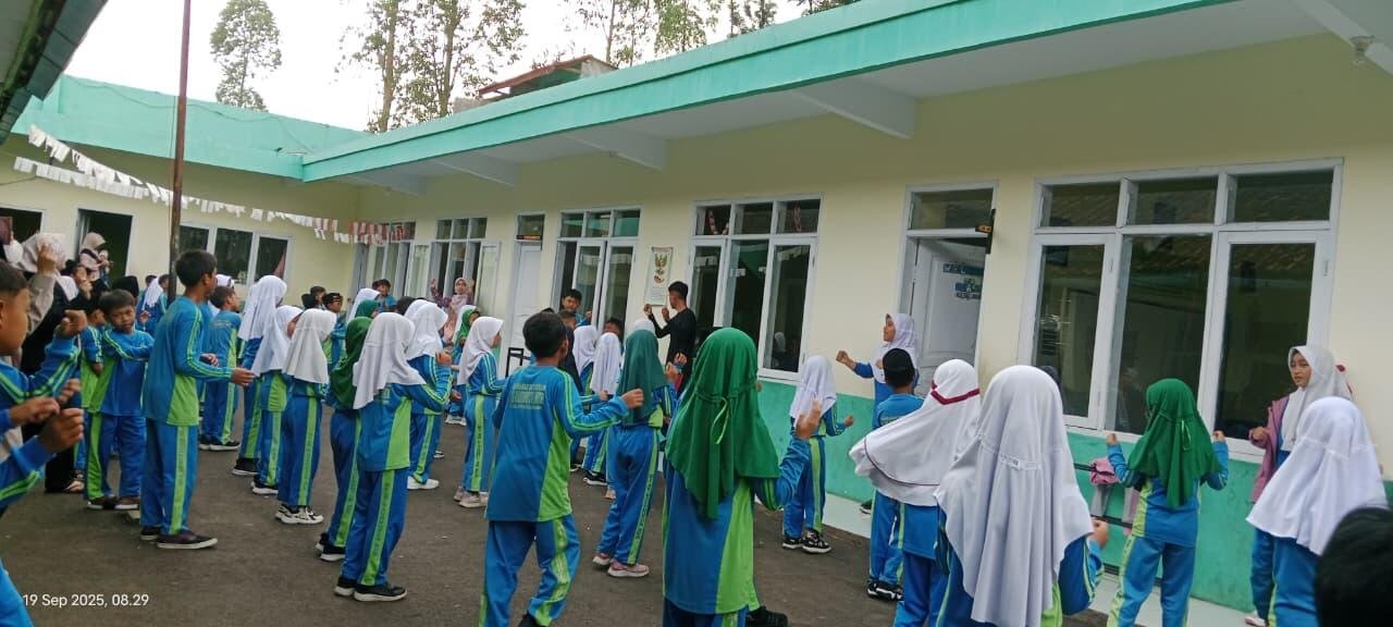 Senam Asyik, Anak Aktif: Inovasi Sehat dari MIS Ar-Raudhotun Nur Bayongbong Garut 47 senam MIS Ar-Raudhotun Nur