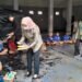 Petugas Klinik Pratama Lapas Bengkulu memberikan extra fooding kepada WBP lansia didampingi Komandan Jaga.