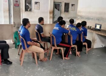 Dalam upaya memperkuat pembinaan kepribadian dan moral warga binaan, Lembaga Pemasyarakatan (Lapas) Kelas IIA Bengkulu menyelenggarakan kegiatan Zoom Kelas Moralitas bersama Huang Laoshi (Ibu Erina Wongso) pada Selasa (7/10).