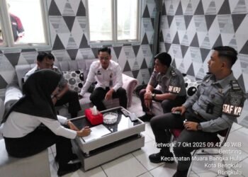 Hilmawan Indra Waskito, yang baru dilantik pada 29 September 2025 lalu, langsung tancap gas dalam menjalankan tugasnya. Pada Selasa (7/10/2025), ia menggelar briefing perdana bersama jajaran staf KPLP di ruang kerjanya.