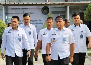 Kalapas Bengkulu Julianto Budhi Prasetyono meninjau seluruh area Lapas, tekankan pentingnya sinergi dan kebersihan lingkungan kerja.