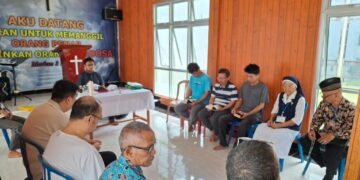 Sejumlah warga binaan pemasyarakatan (WBP) mengikuti kegiatan pembinaan rohani yang digelar oleh Kementerian Agama (Kemenag) Kota Bengkulu melalui program ibadah dan pembinaan di Gereja Getsmani Lapas Bengkulu.