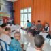 Sejumlah warga binaan pemasyarakatan (WBP) mengikuti kegiatan pembinaan rohani yang digelar oleh Kementerian Agama (Kemenag) Kota Bengkulu melalui program ibadah dan pembinaan di Gereja Getsmani Lapas Bengkulu.