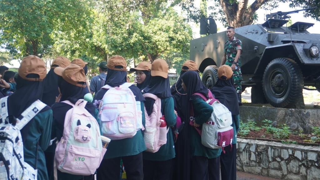 Tumbuhkan Jiwa Nasionalisme, Siswa Rombel 6 SDIT Al-Fadiyah Lakukan Field Trip di Rindam XIV Hasanuddin 2 WhatsApp Image 2025 10 09 at 00.52.03 1