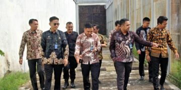 Dalam upaya memastikan keamanan dan ketertiban di lingkungan Lembaga Pemasyarakatan Kelas IIA Bengkulu, jajaran Kesatuan Pengamanan Lapas (KPLP) bersama Seksi Administrasi Keamanan dan Ketertiban (Adm Kamtib) melaksanakan kegiatan kontrol menyeluruh di area brandgang, Jumat (10/10).