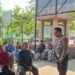 Bripka Indra berinteraksi dengan pemohon SIM