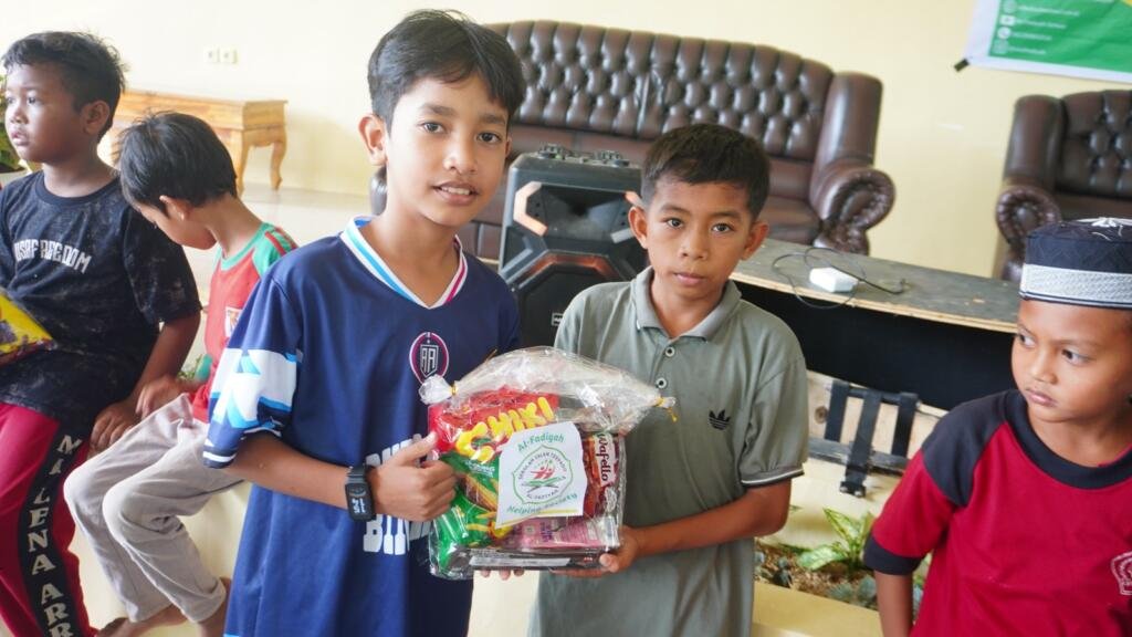 Alhamdulillah, Kegiatan AHES (Al-Fadiyah Helping Society) Rombel 5 Terlaksana dengan Lancar 3 WhatsApp Image 2025 10 11 at 20.31.50