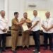 Kepala Kantor Pertanahan Kabupaten Asahan Serahkan Sertipikat Tanah Hibah untuk Pembangunan Sekolah 59 WhatsApp Image 2025 10 15 at 07.42.55