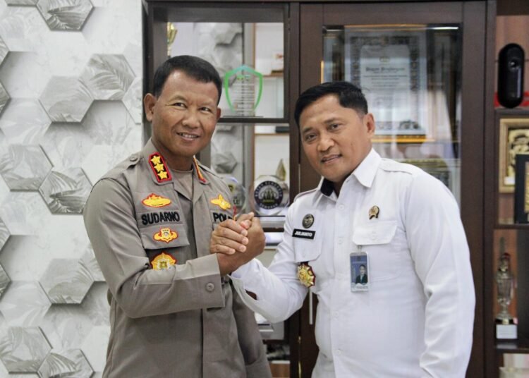 Kalapas Bengkulu Julianto Budhi Prasetyono bersilaturahmi ke Polresta Bengkulu, disambut Kapolresta Kombes Pol. Sudarno untuk perkuat sinergi penegakan hukum.