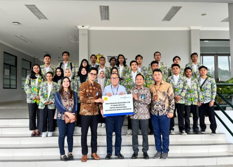 UWM dan BPD DIY Terus Bersinergi, Salurkan Beasiswa CSR bagi Mahasiswa Berprestasi 46 WhatsApp Image 2025 10 16 at 14.37.00 003ae090