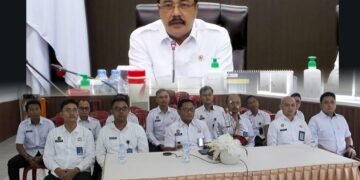 Bengkulu – Kepala Lembaga Pemasyarakatan (Lapas) Kelas IIA Bengkulu, Julianto Budhi Prasetyono, bersama jajaran pejabat struktural dan perwakilan staf mengikuti Rapat Analisis dan Evaluasi (Anev) Capaian Kinerja Triwulan III Tahun 2025 yang digelar secara virtual pada Kamis, 16 Oktober 2025.