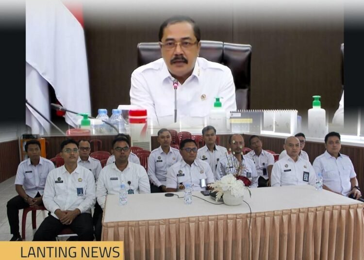 Lapas Bengkulu Ikuti Rapat Anev Capaian Kinerja Triwulan III Tahun 2025 Secara Virtual 46 Bengkulu – Kepala Lembaga Pemasyarakatan (Lapas) Kelas IIA Bengkulu, Julianto Budhi Prasetyono, bersama jajaran pejabat struktural dan perwakilan staf mengikuti Rapat Analisis dan Evaluasi (Anev) Capaian Kinerja Triwulan III Tahun 2025 yang digelar secara virtual pada Kamis, 16 Oktober 2025.