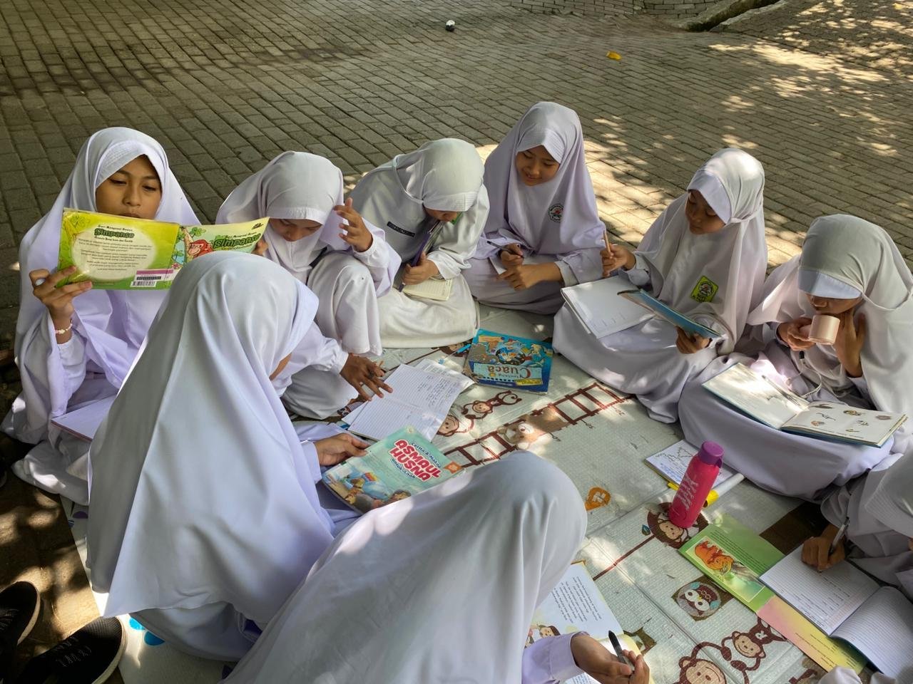 Perpustakaan Keliling Datangi SDIT Al-Fadiyah, Tingkatkan Minat Baca Siswa 48 WhatsApp Image 2025 10 17 at 22.19.02 1