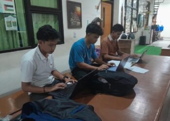 Mahasiswa UNP Ciptakan Peluang Bisnis Lewat Program Kreativitas Mahasiswa: AGRIGUAR, Solusi Inovatif untuk Pengendalian Hama Pertanian yang Ramah Lingkungan 46 WhatsApp Image 2025 10 17 at 22.24.00