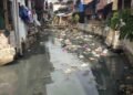Kali Krukut Tanah Abang Kotor akibat Kebiasaan Warga Buang Sampah Sembarangan