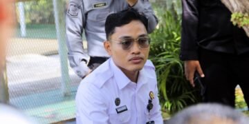 BENGKULU – Dalam rangka memperkuat pengawasan dan menegakkan disiplin di lingkungan hunian, Kepala Kesatuan Pengamanan Lembaga Pemasyarakatan (Ka. KPLP) Lapas Kelas IIA Bengkulu, Hilmawan Indra Waskito, memimpin langsung kegiatan kontrol dan pemberian arahan kepada seluruh Warga Binaan Pemasyarakatan (WBP), Senin (20/10).