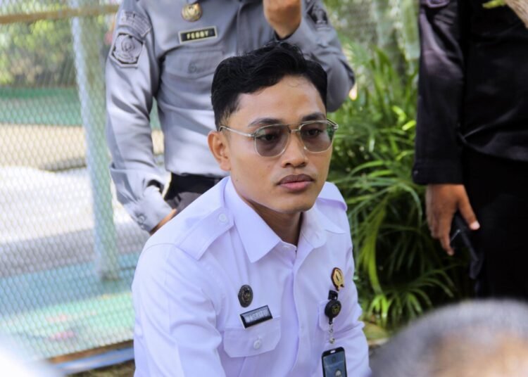 BENGKULU – Dalam rangka memperkuat pengawasan dan menegakkan disiplin di lingkungan hunian, Kepala Kesatuan Pengamanan Lembaga Pemasyarakatan (Ka. KPLP) Lapas Kelas IIA Bengkulu, Hilmawan Indra Waskito, memimpin langsung kegiatan kontrol dan pemberian arahan kepada seluruh Warga Binaan Pemasyarakatan (WBP), Senin (20/10).