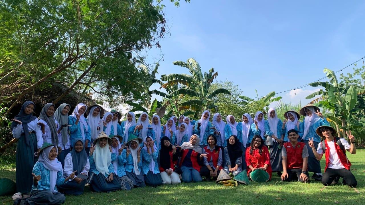 Mahasiswa KKN Tematik Literasi Dorong Budaya Menulis di Kalangan Siswa SMA dan SMK Gowa 47 WhatsApp Image 2025 10 22 at 17.23.42 38fd9261