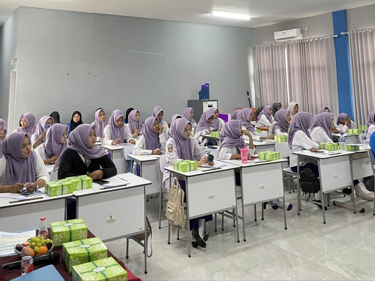 UNPAM Gelar PkM di SMKN 1 Ciruas: Strategi Manajemen Keuangan Tingkatkan Literasi Siswa 49 WhatsApp Image 2025 10 24 at 08.50.12 2