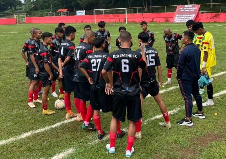 R2B Legend FC Perkasa di Liga 4 Piala Gubernur Jawa Barat 2025, Bekuk Progresif Indonesia FC dengan Skor Meyakinkan!! 47 R2B Legend FC