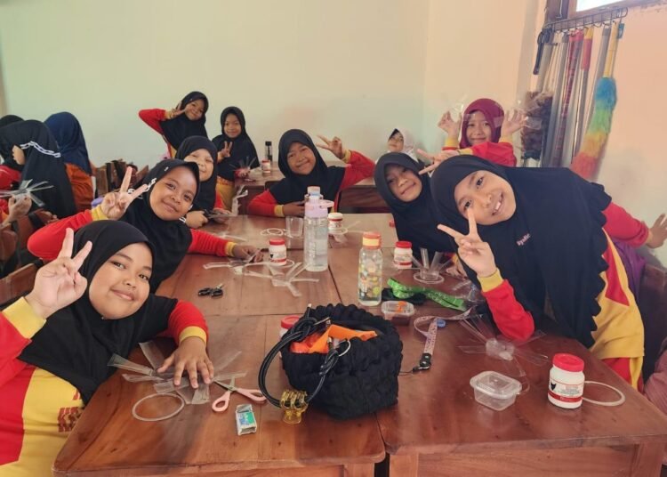 Edukasi dan Kreasi: Pengelolaan Sampah Plastik di Sekolah Dasar 46 Pengelolaan Sampah Plastik di Sekolah Dasar