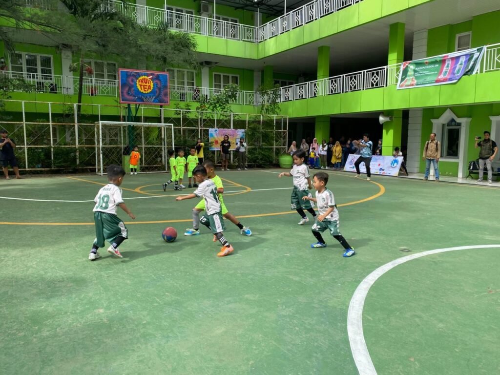 Tim Futsal TKIT Al-Fadiyah Lolos ke Semifinal Al Azhar Fest 2025 48 WhatsApp Image 2025 10 29 at 11.40.58 1