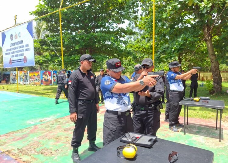 Lapas Bengkulu Tingkatkan Profesionalisme Lewat Latihan Menembak 46 Lapas Bengkulu, Julianto Budhi Prasetyono, Haposan Silalahi, Brimob Polda Bengkulu, Latihan Menembak, Kesiapsiagaan Petugas, Kamtib Lapas, Ditjenpas Bengkulu