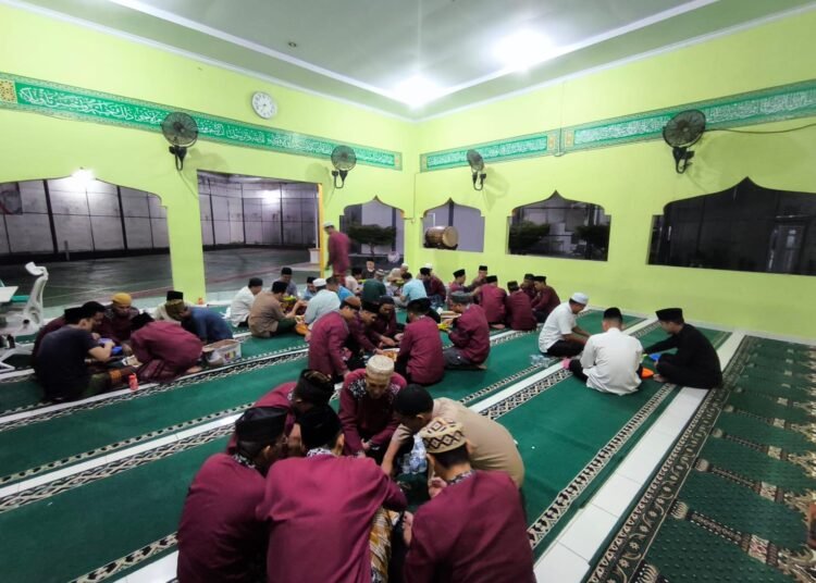 Tasyakuran Penuh Berkah, Warga Binaan Rutan Bengkulu Santap Nasi Kebuli Bersama 46 Rutan Bengkulu