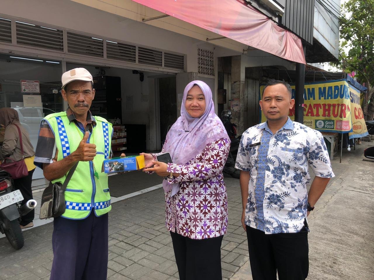 Hangatnya Jumat Berkah: Bapas Purwokerto Tebar Kepedulian Lewat Nasi Box untuk Warga Sekitar 47 Bapas Purwokerto