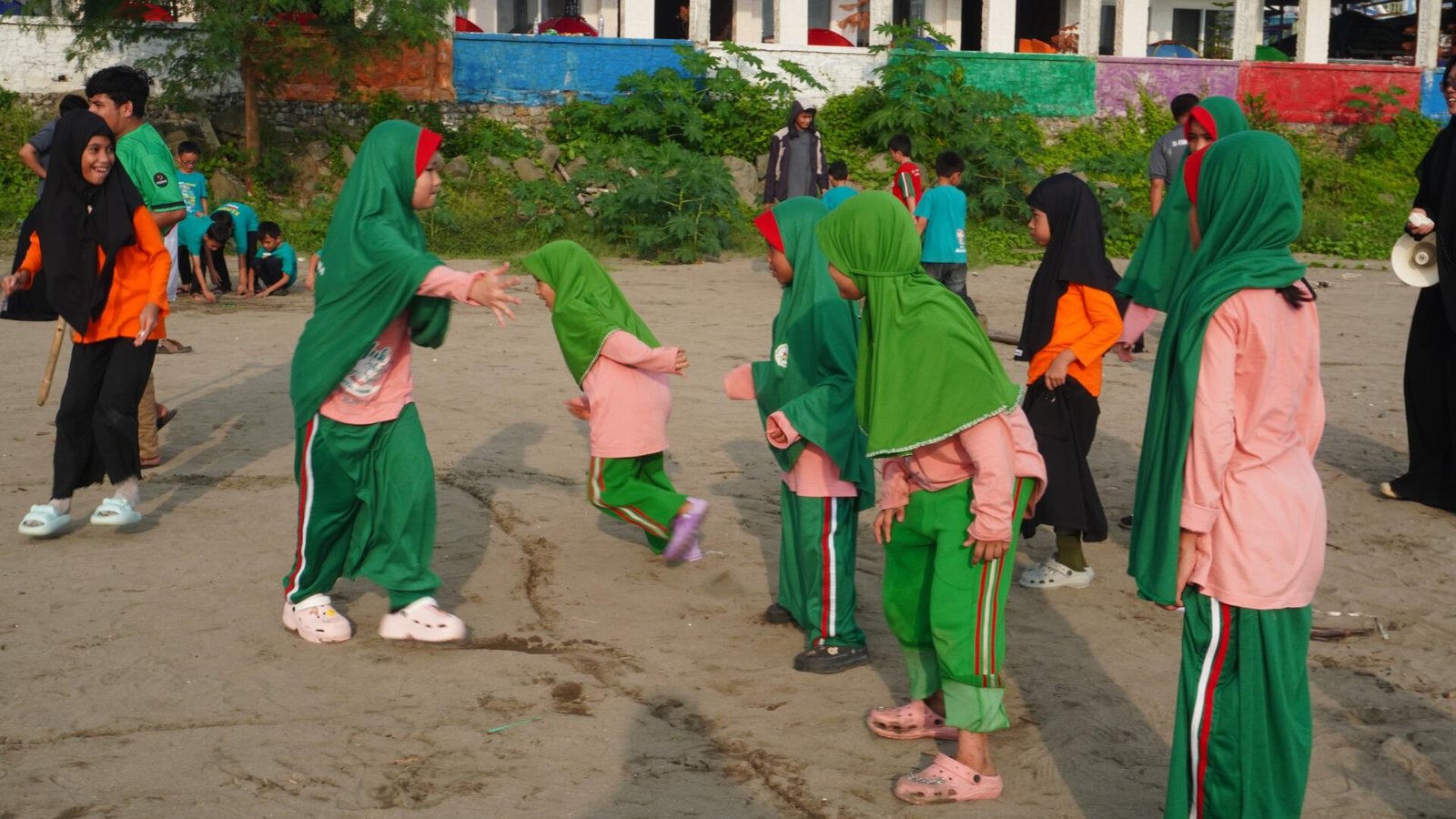 Rombel 3 SDIT Al-Fadiyah Kembangkan Ketangkasan dan Kerja Sama Siswa Melalui Kegiatan Al-Farit di Topejawa 50 SDIT Al-Fadiyah