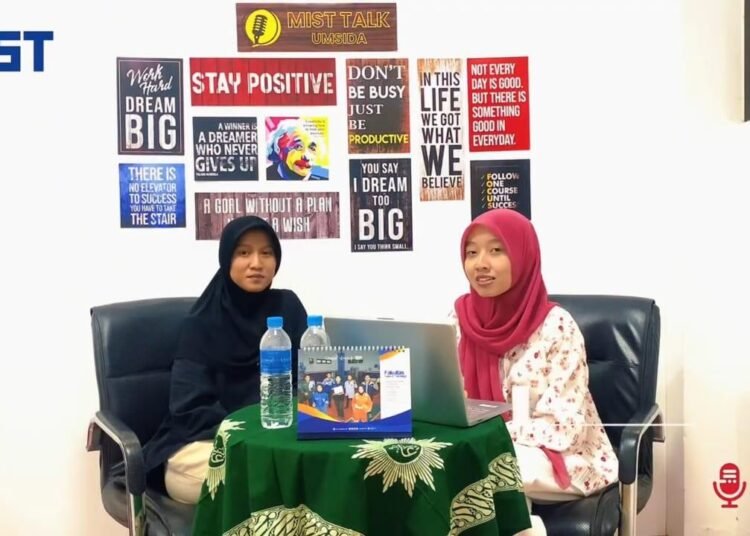 Mahasiswa Ilmu Komunikasi Ciptakan Podcast “MIST Talk” untuk Promosikan Program S2 MIST UMSIDA 46 Podcast