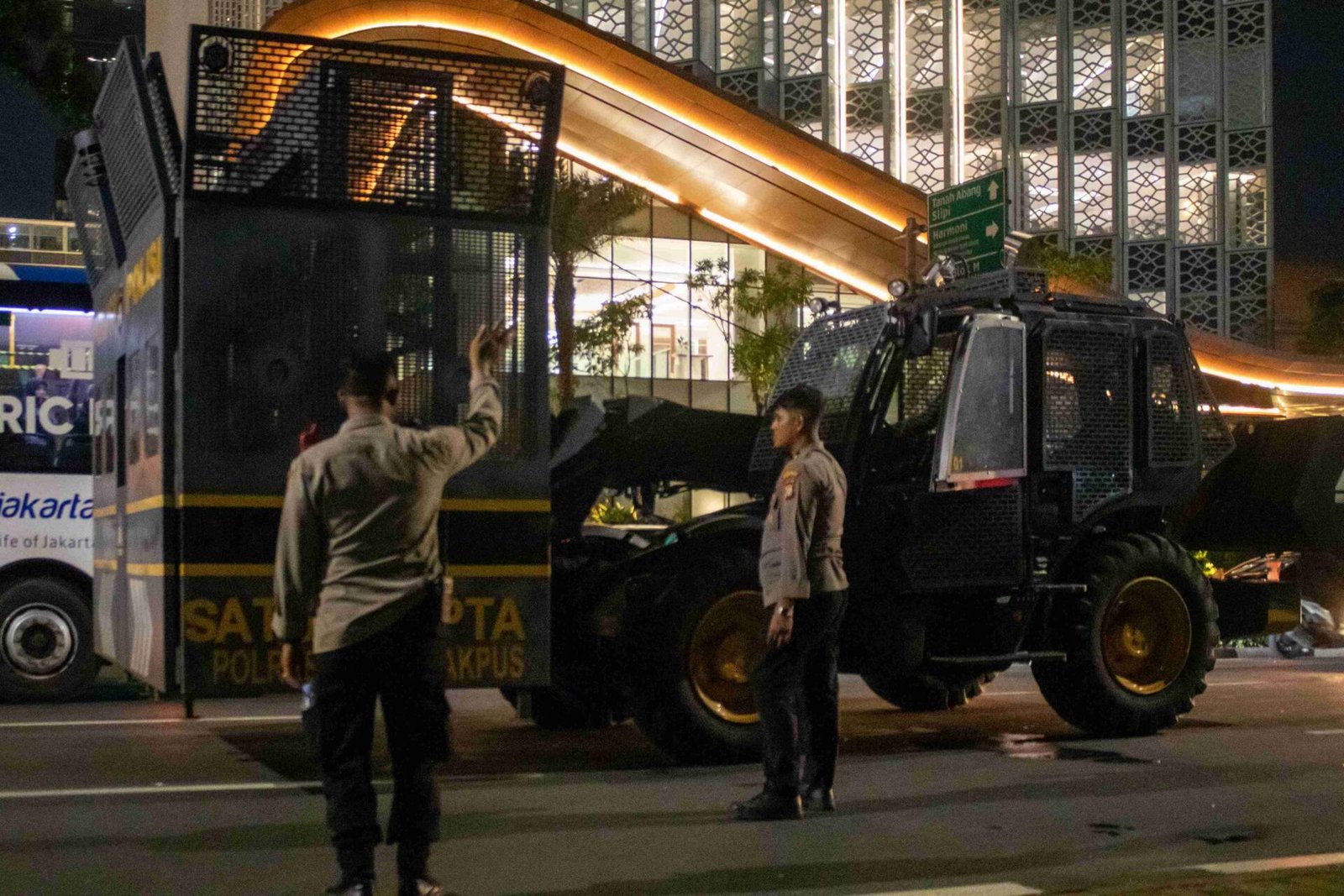 Berawalan Ricuh, BEM UI Memimpin Demo Setahun Prabowo-Gibran, Padati Area Monas 47 demo1