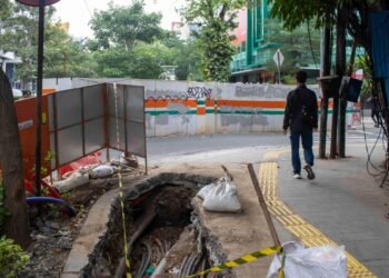 Proyek Galian Saluran Air Limbah di Jalan Cikini Raya Bahayakan Pejalan Kaki dan Pengendara 46 Galian