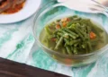 Kenapa Sayur Hijau Bisa Berubah Warna Saat Dimasak? 50 Proses perebusan sayur hijau dapat mengubah warna alami klorofil melalui reaksi feofitinisasi (Sumber: FIMELA)