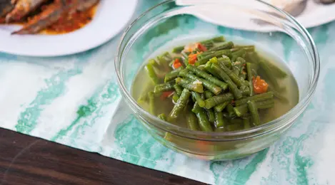Kenapa Sayur Hijau Bisa Berubah Warna Saat Dimasak? 46 Proses perebusan sayur hijau dapat mengubah warna alami klorofil melalui reaksi feofitinisasi (Sumber: FIMELA)